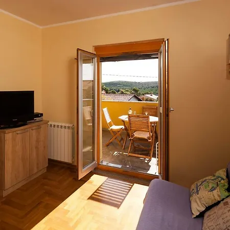 Klara Apartman Pomer