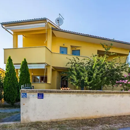 Klara Apartamento Pomer