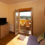 Klara Apartment Pomer