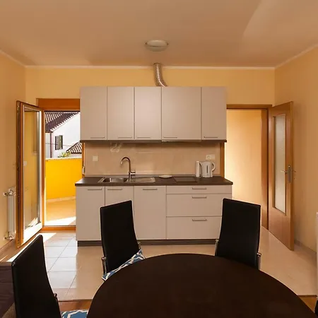 Klara Apartment *