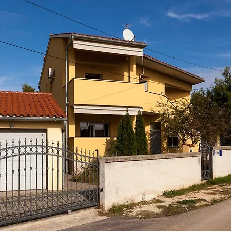 Apartment Klara Pomer