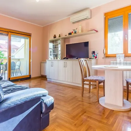 Klara Apartment Pomer