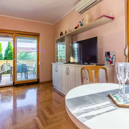 Klara Apartment *